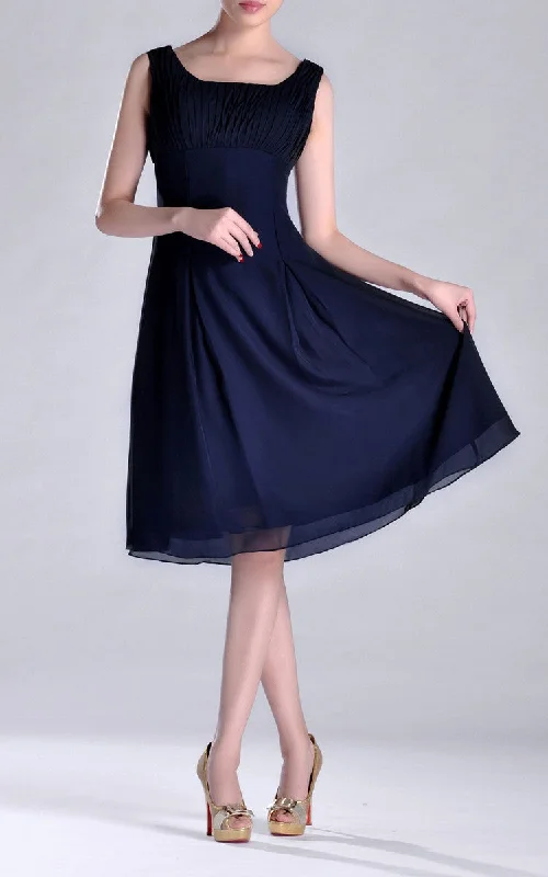 chic dressScooped A-line Pleated Chiffon Knee-length Bridesmaid Homecoming Dress - 304561