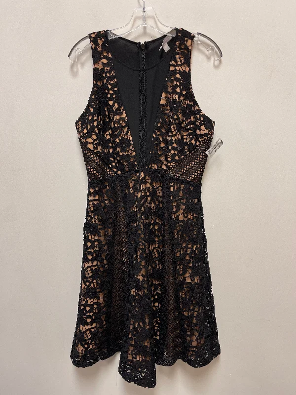Exclusive Access lace-up dressDress Party Short By Chelsea 28 In Black, Size: S
