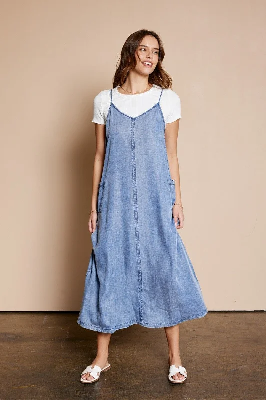 Deep Discounts elegant dressBlue Chambray Pocketed Maxi Dress