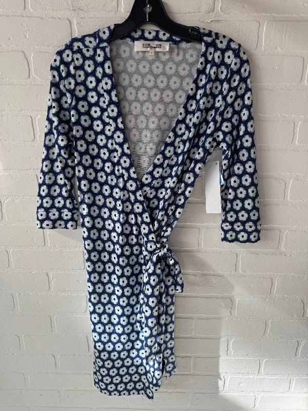 casual knit dressDress Designer By Diane Von Furstenberg In Blue & White, Size: Xs