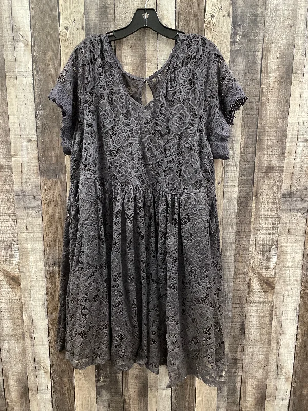 floral midi dressDress Casual Midi By Torrid In Grey, Size: 3x