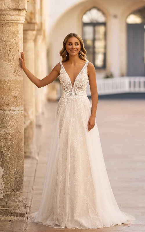 pleated maxi dressSexy Elopement Boho A-Line Lace Wedding Dress Elegant Romantic Beach Plunging Backless Bridal Gown