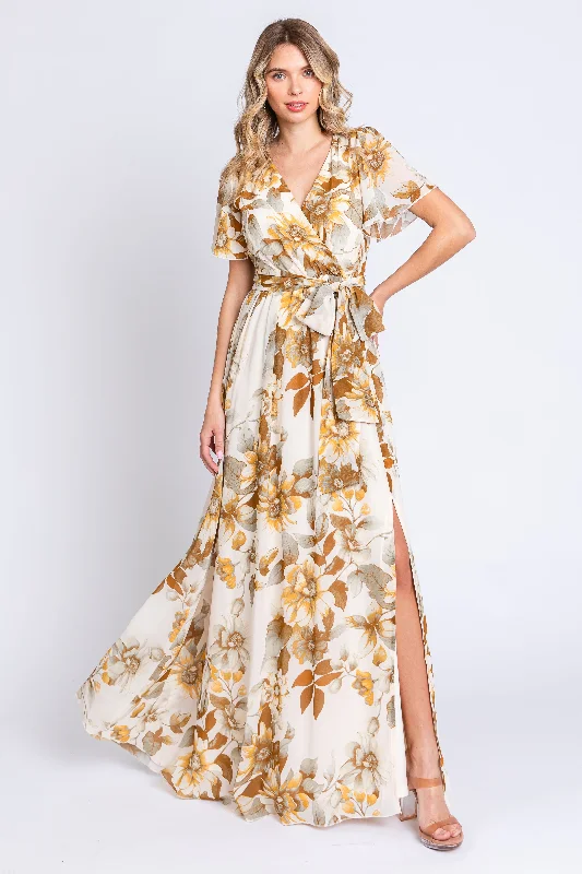 Savings Spectacular t-shirt dressCream Floral V-Neck Side Slit Dress
