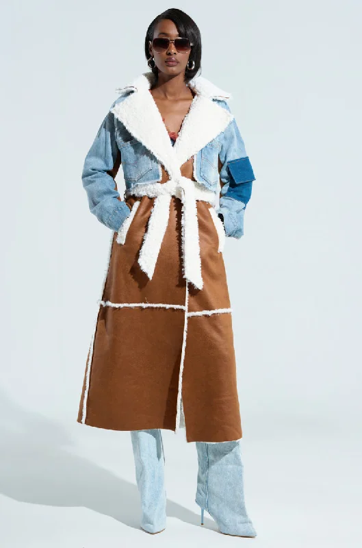 Hurry In stylish lightweight coatAZALEA WANG AMINA SHEARLING TRENCH WITH DENIM CROP