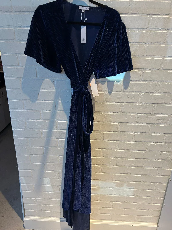 Closeout chic wrap dressDress Party Long By BALTIC BORN In Navy, Size: 3x