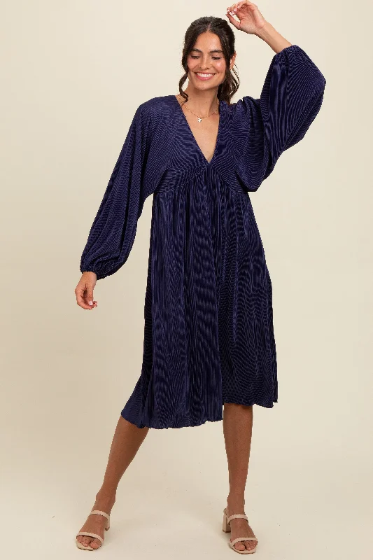 Value Deals vintage-inspired dressNavy Pleated Deep V-Neck Midi Dress
