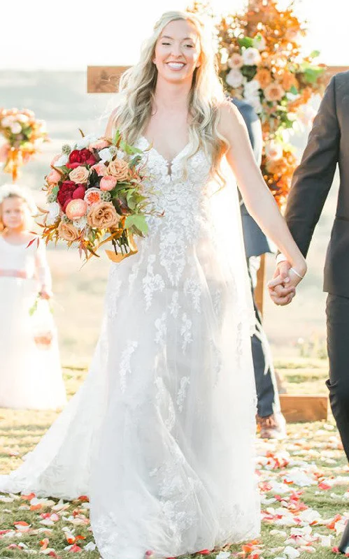 textured dressModern Delicated A-Line Boho Lace Wedding Dress Mountain Forest Country Romantic Spaghetti Straps Plunging Backless Bridal Gown