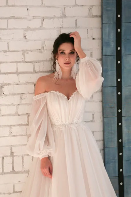 layered dressAppliqued Elegant Chiffon Sweetheart Wedding Dress With Long Off-Shoulder Sleeves-715641